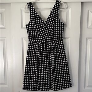 Banana Republic Black and White Patterned Mini Dress New!  ✨